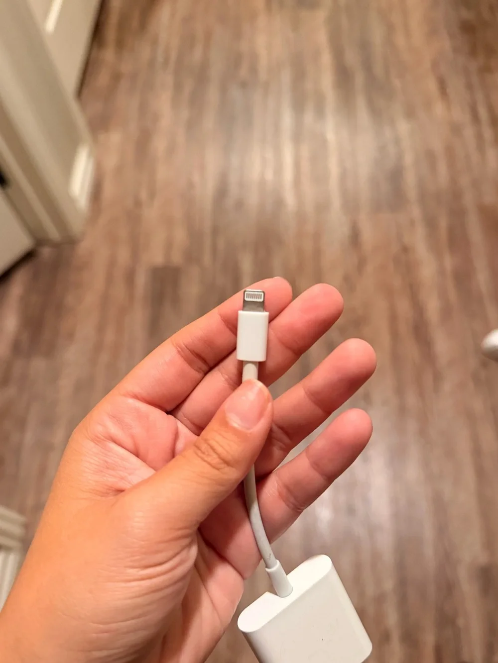 White Lightning to HDMI Adapter Cable